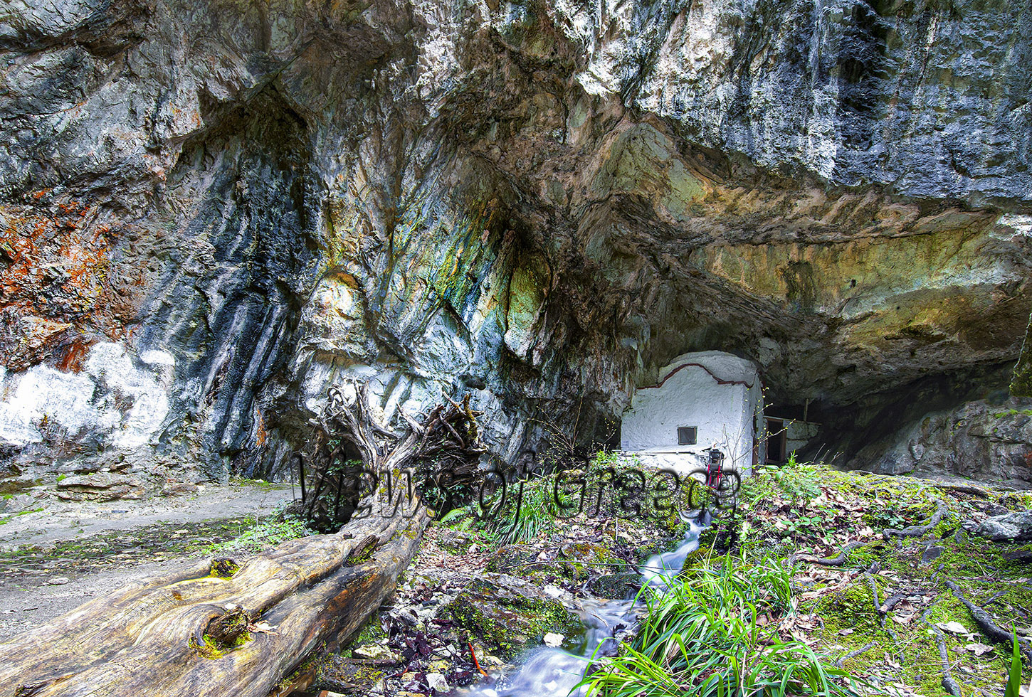 ΟΛΥΜΠΟΣ-ΓΙΑ-ΌΛΟΥΣ-το-σπήλαιο-του-Αγίου-Διονυσίου-στον-Ενιπέα-ποταμό